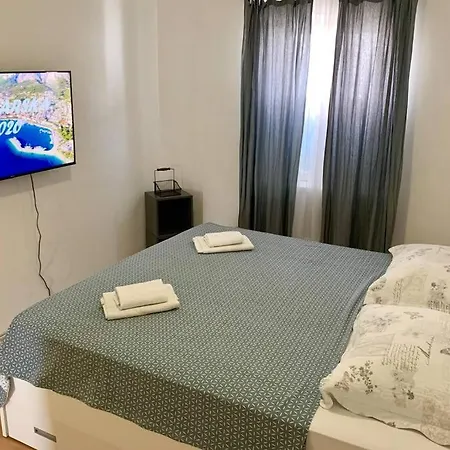 Summer App Pool Jacuzzi Center 아파트 마카르스카