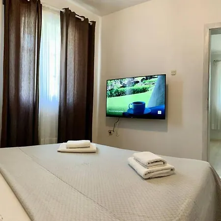 Summer App Pool Jacuzzi Center * 마카르스카