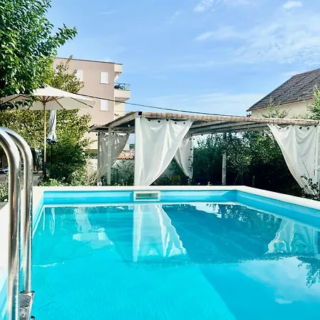 Summer App Pool Jacuzzi Center 아파트 마카르스카