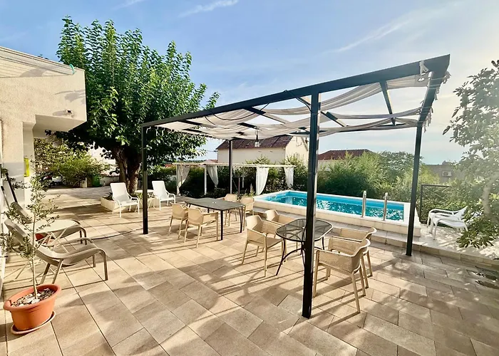 Summer App Pool Jacuzzi Center Μακάρσκα