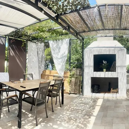 Summer App Pool Jacuzzi Center