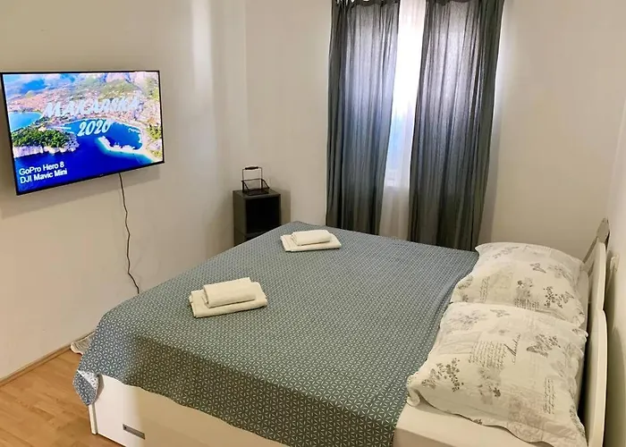 Summer App Pool Jacuzzi Center Daire Makarska