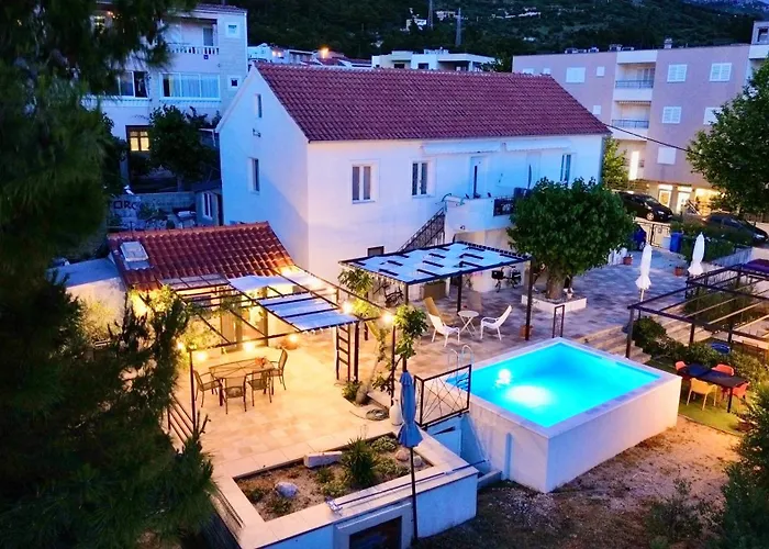 Summer App Pool Jacuzzi Center *