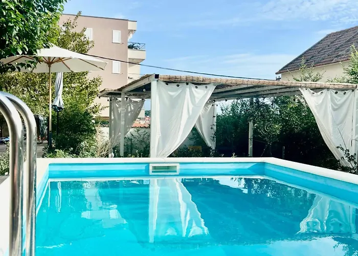 Summer App Pool Jacuzzi Center Daire Makarska